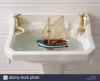 boat toy.png